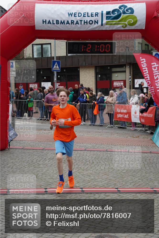 04.05.2025 - 8. Wedeler Halbmarathon Felixshl http://msf.ph/oto/7816007 04.05.2025 11:20:58 Ziel 187, 481, 788 meine-sportfotos.de