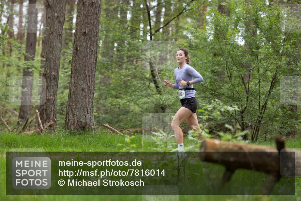 04.05.2025 - 8. Wedeler Halbmarathon Michael Strokosch http://msf.ph/oto/7816014 04.05.2025 10:37:28 Laufen 55 meine-sportfotos.de
