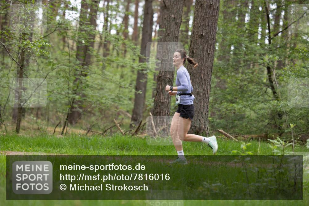 04.05.2025 - 8. Wedeler Halbmarathon Michael Strokosch http://msf.ph/oto/7816016 04.05.2025 10:37:29 Laufen 15 meine-sportfotos.de