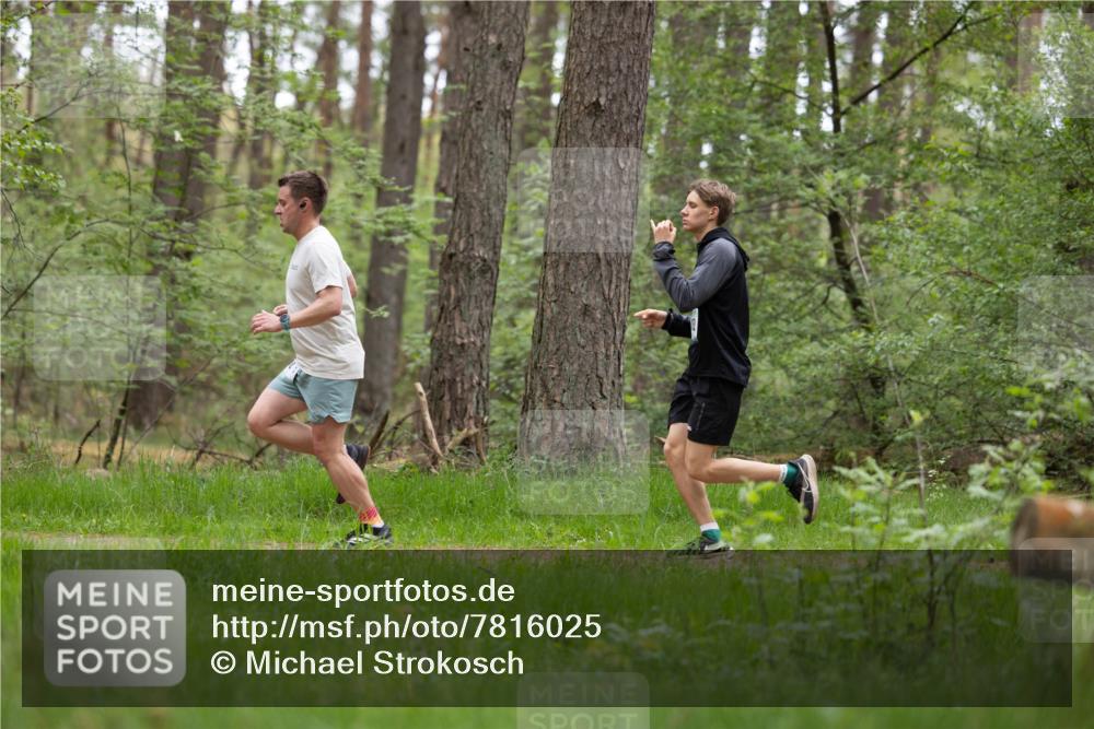 04.05.2025 - 8. Wedeler Halbmarathon Michael Strokosch http://msf.ph/oto/7816025 04.05.2025 10:37:32 Laufen  meine-sportfotos.de