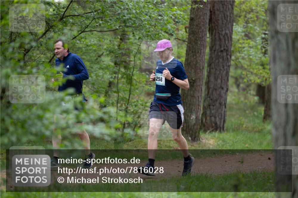 04.05.2025 - 8. Wedeler Halbmarathon Michael Strokosch http://msf.ph/oto/7816028 04.05.2025 10:37:40 Laufen 258 meine-sportfotos.de