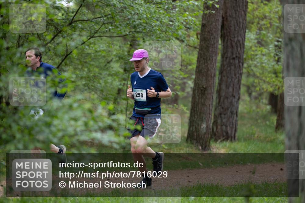04.05.2025 - 8. Wedeler Halbmarathon Michael Strokosch http://msf.ph/oto/7816029 04.05.2025 10:37:41 Laufen 51, 258 meine-sportfotos.de