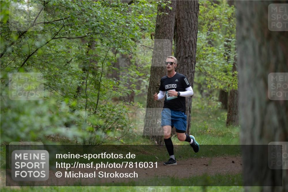 04.05.2025 - 8. Wedeler Halbmarathon Michael Strokosch http://msf.ph/oto/7816031 04.05.2025 10:37:42 Laufen  meine-sportfotos.de
