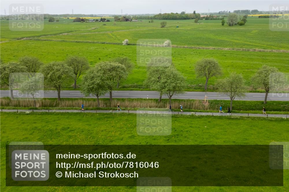 04.05.2025 - 8. Wedeler Halbmarathon Michael Strokosch http://msf.ph/oto/7816046 04.05.2025 10:38:18 Laufen  meine-sportfotos.de