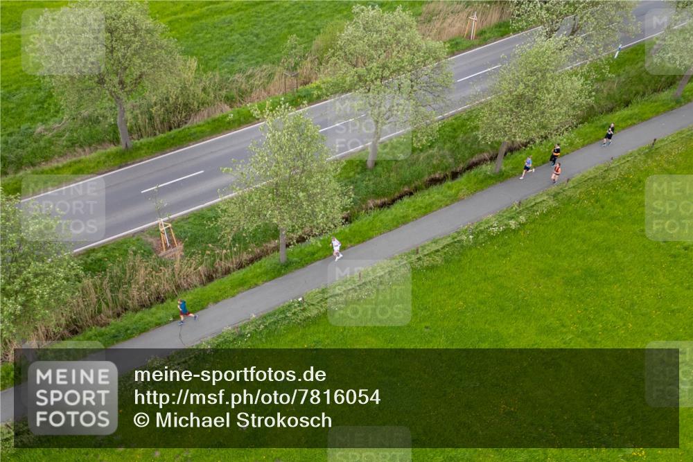 04.05.2025 - 8. Wedeler Halbmarathon Michael Strokosch http://msf.ph/oto/7816054 04.05.2025 10:40:02 Laufen  meine-sportfotos.de