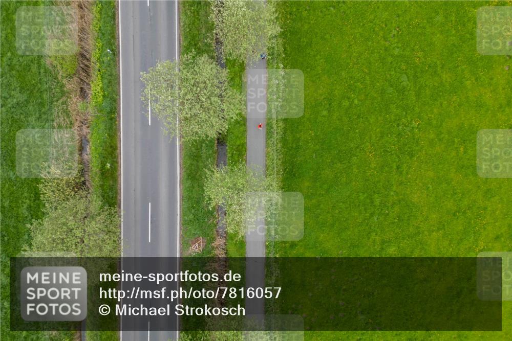 04.05.2025 - 8. Wedeler Halbmarathon Michael Strokosch http://msf.ph/oto/7816057 04.05.2025 10:40:26 Laufen  meine-sportfotos.de