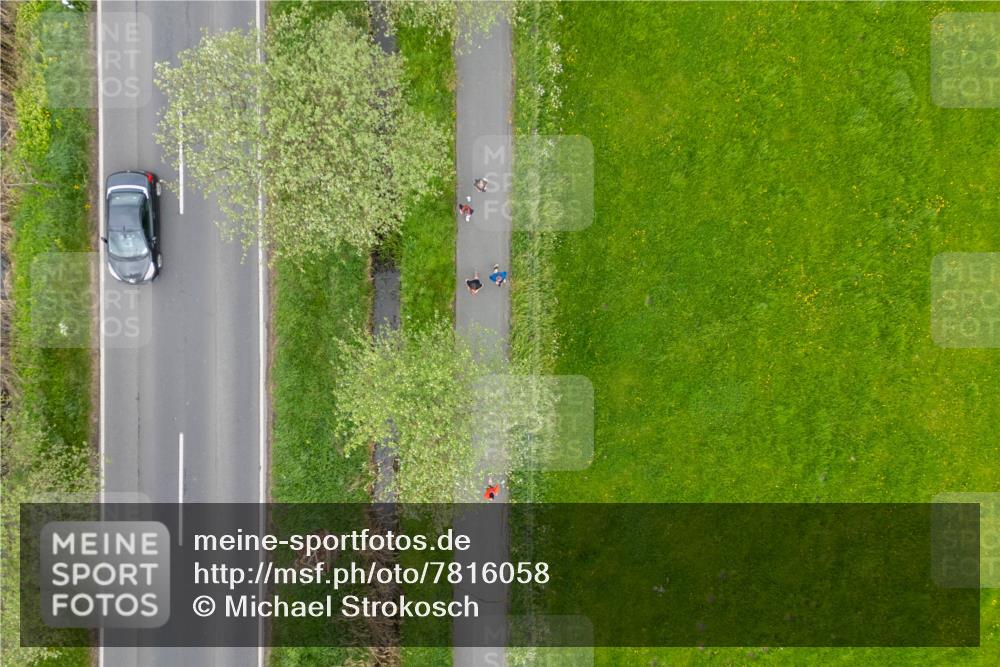 04.05.2025 - 8. Wedeler Halbmarathon Michael Strokosch http://msf.ph/oto/7816058 04.05.2025 10:40:29 Laufen  meine-sportfotos.de