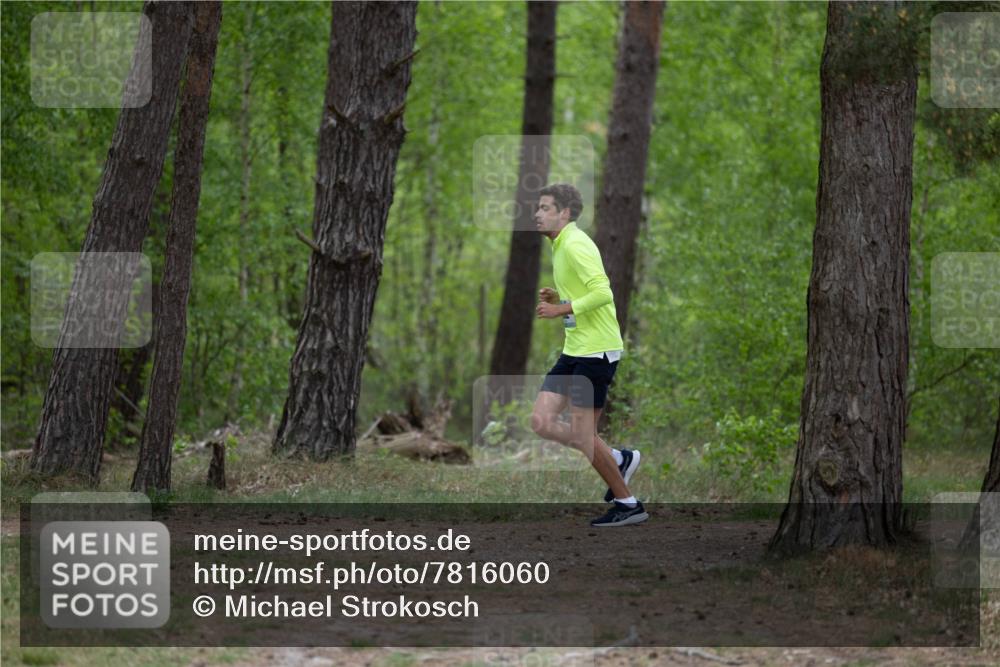 04.05.2025 - 8. Wedeler Halbmarathon Michael Strokosch http://msf.ph/oto/7816060 04.05.2025 10:41:00 Laufen  meine-sportfotos.de
