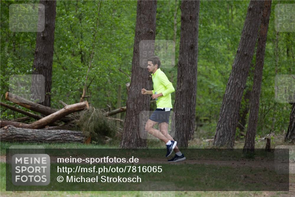 04.05.2025 - 8. Wedeler Halbmarathon Michael Strokosch http://msf.ph/oto/7816065 04.05.2025 10:41:01 Laufen  meine-sportfotos.de