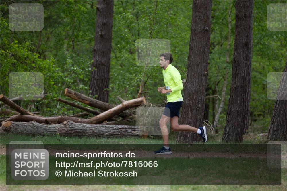 04.05.2025 - 8. Wedeler Halbmarathon Michael Strokosch http://msf.ph/oto/7816066 04.05.2025 10:41:02 Laufen  meine-sportfotos.de