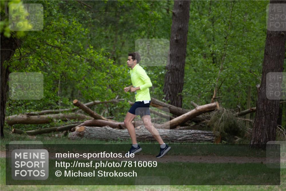 04.05.2025 - 8. Wedeler Halbmarathon Michael Strokosch http://msf.ph/oto/7816069 04.05.2025 10:41:02 Laufen  meine-sportfotos.de