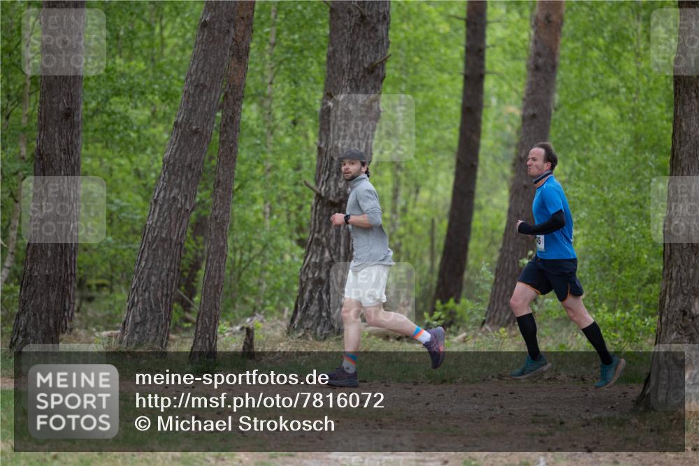 04.05.2025 - 8. Wedeler Halbmarathon Michael Strokosch http://msf.ph/oto/7816072 04.05.2025 10:41:05 Laufen 5 meine-sportfotos.de