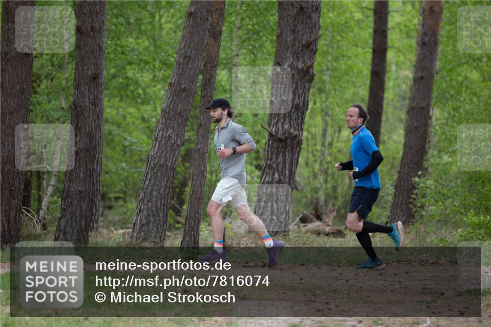 04.05.2025 - 8. Wedeler Halbmarathon Michael Strokosch http://msf.ph/oto/7816074 04.05.2025 10:41:06 Laufen  meine-sportfotos.de