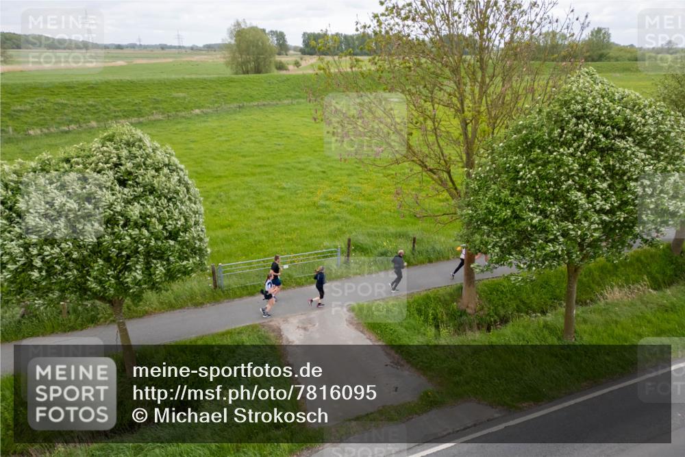 04.05.2025 - 8. Wedeler Halbmarathon Michael Strokosch http://msf.ph/oto/7816095 04.05.2025 10:41:43 Laufen  meine-sportfotos.de