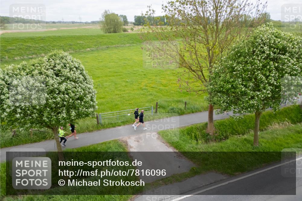 04.05.2025 - 8. Wedeler Halbmarathon Michael Strokosch http://msf.ph/oto/7816096 04.05.2025 10:41:47 Laufen  meine-sportfotos.de