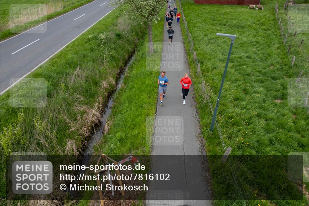 04.05.2025 - 8. Wedeler Halbmarathon Michael Strokosch http://msf.ph/oto/7816102 04.05.2025 10:42:53 Laufen  meine-sportfotos.de