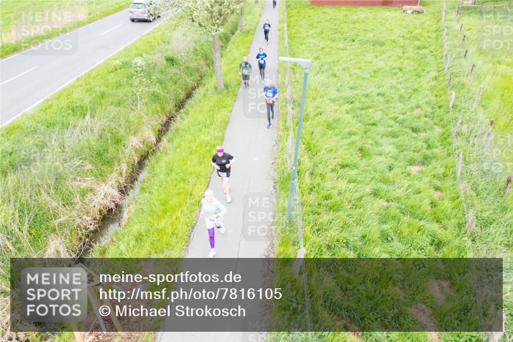 04.05.2025 - 8. Wedeler Halbmarathon Michael Strokosch http://msf.ph/oto/7816105 04.05.2025 10:43:06 Laufen  meine-sportfotos.de