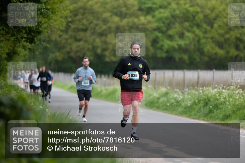04.05.2025 - 8. Wedeler Halbmarathon Michael Strokosch http://msf.ph/oto/7816120 04.05.2025 10:46:49 Laufen 399, 1035 meine-sportfotos.de