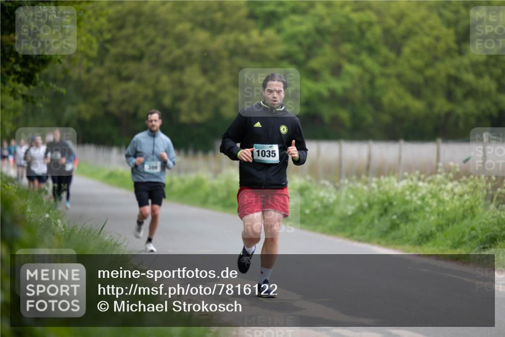 04.05.2025 - 8. Wedeler Halbmarathon Michael Strokosch http://msf.ph/oto/7816122 04.05.2025 10:46:50 Laufen 309, 1035 meine-sportfotos.de