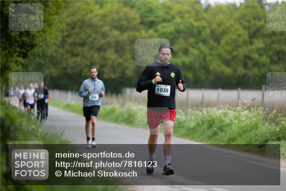 04.05.2025 - 8. Wedeler Halbmarathon Michael Strokosch http://msf.ph/oto/7816123 04.05.2025 10:46:50 Laufen 399, 1035 meine-sportfotos.de