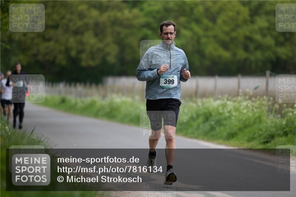 04.05.2025 - 8. Wedeler Halbmarathon Michael Strokosch http://msf.ph/oto/7816134 04.05.2025 10:46:54 Laufen 399 meine-sportfotos.de