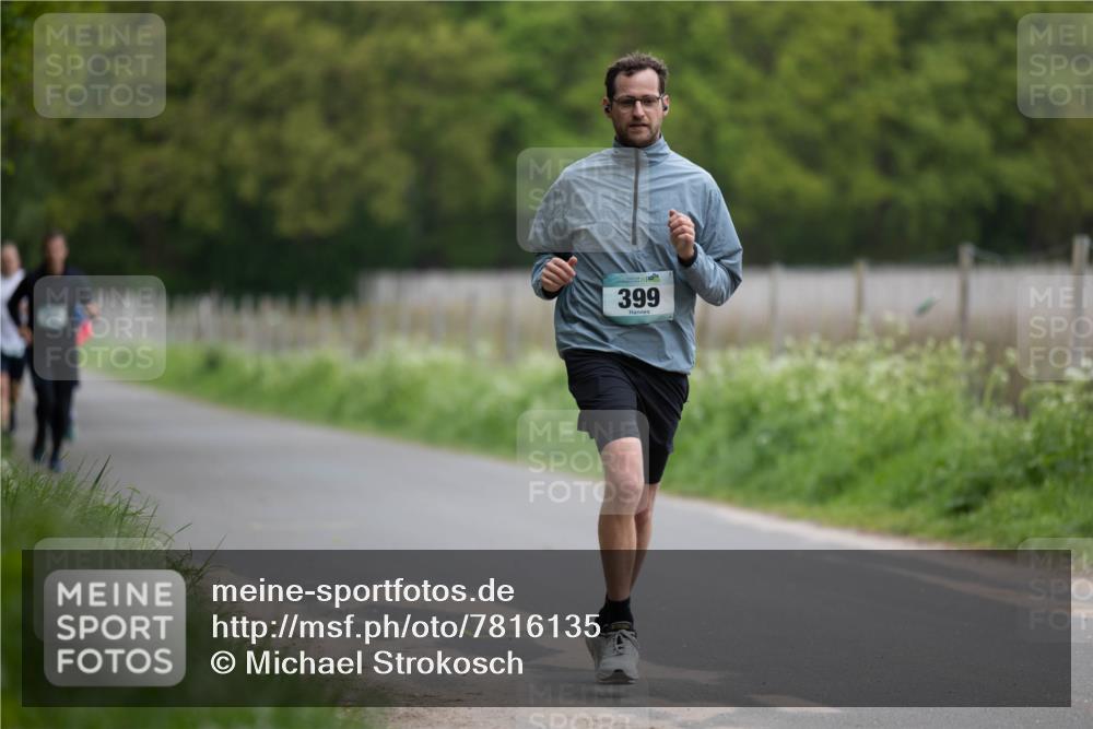 04.05.2025 - 8. Wedeler Halbmarathon Michael Strokosch http://msf.ph/oto/7816135 04.05.2025 10:46:54 Laufen 399 meine-sportfotos.de