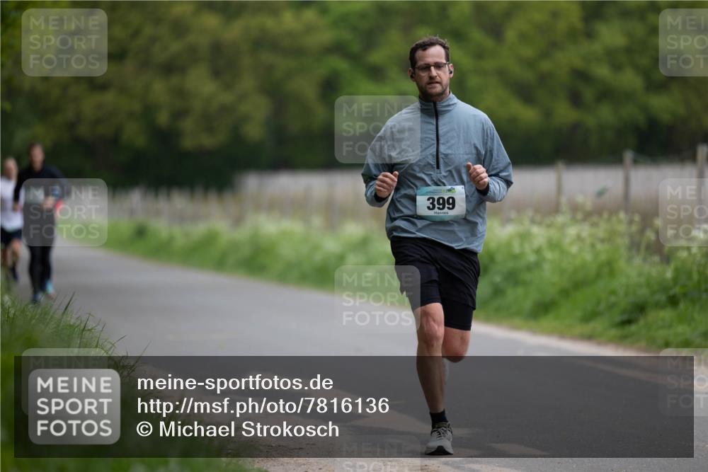 04.05.2025 - 8. Wedeler Halbmarathon Michael Strokosch http://msf.ph/oto/7816136 04.05.2025 10:46:54 Laufen 399 meine-sportfotos.de