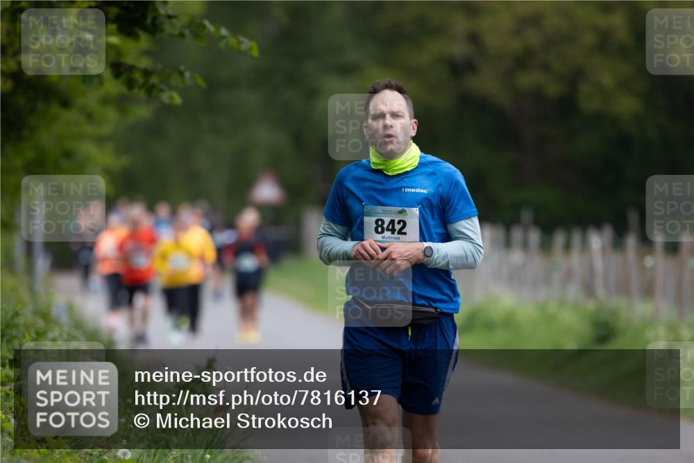 04.05.2025 - 8. Wedeler Halbmarathon Michael Strokosch http://msf.ph/oto/7816137 04.05.2025 10:48:22 Laufen 842 meine-sportfotos.de