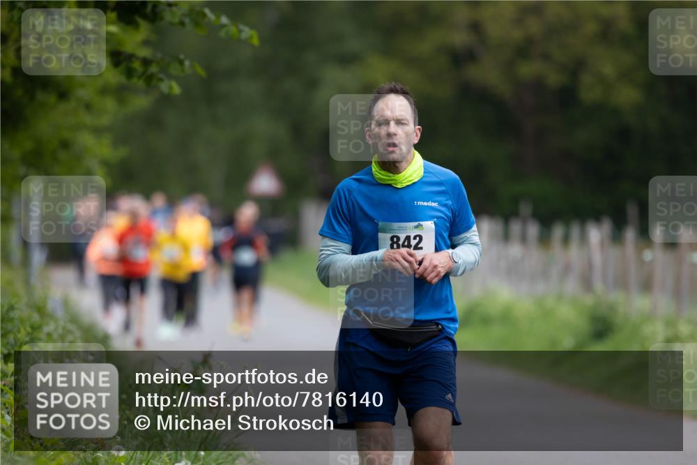04.05.2025 - 8. Wedeler Halbmarathon Michael Strokosch http://msf.ph/oto/7816140 04.05.2025 10:48:22 Laufen 842 meine-sportfotos.de
