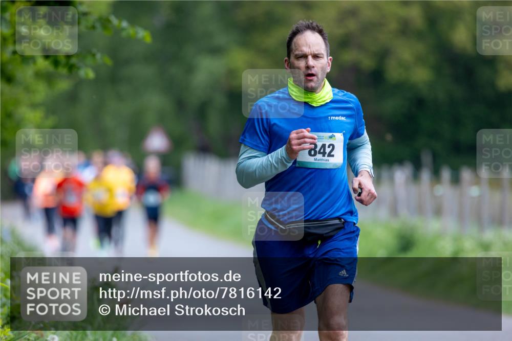 04.05.2025 - 8. Wedeler Halbmarathon Michael Strokosch http://msf.ph/oto/7816142 04.05.2025 10:48:24 Laufen 842 meine-sportfotos.de