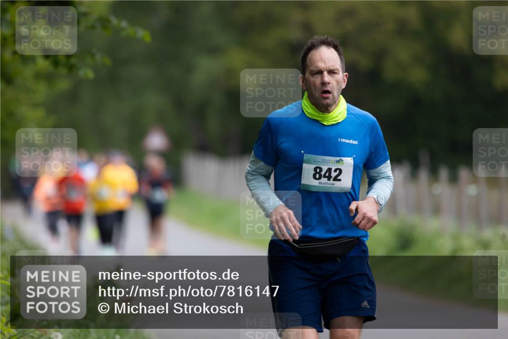 04.05.2025 - 8. Wedeler Halbmarathon Michael Strokosch http://msf.ph/oto/7816147 04.05.2025 10:48:24 Laufen 842 meine-sportfotos.de