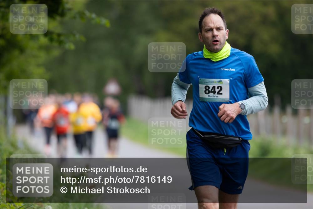 04.05.2025 - 8. Wedeler Halbmarathon Michael Strokosch http://msf.ph/oto/7816149 04.05.2025 10:48:24 Laufen 842 meine-sportfotos.de