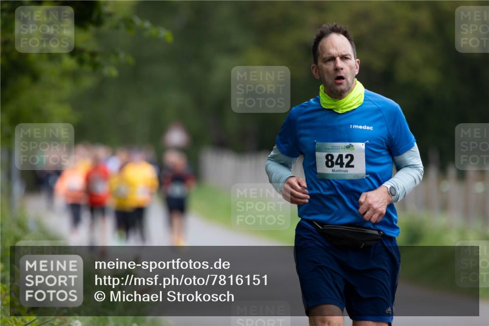 04.05.2025 - 8. Wedeler Halbmarathon Michael Strokosch http://msf.ph/oto/7816151 04.05.2025 10:48:24 Laufen 56, 842 meine-sportfotos.de