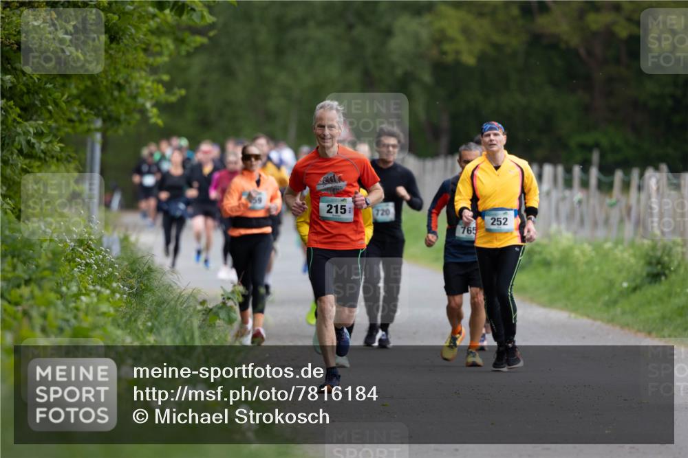 04.05.2025 - 8. Wedeler Halbmarathon Michael Strokosch http://msf.ph/oto/7816184 04.05.2025 10:48:40 Laufen 215, 720, 765, 252 meine-sportfotos.de