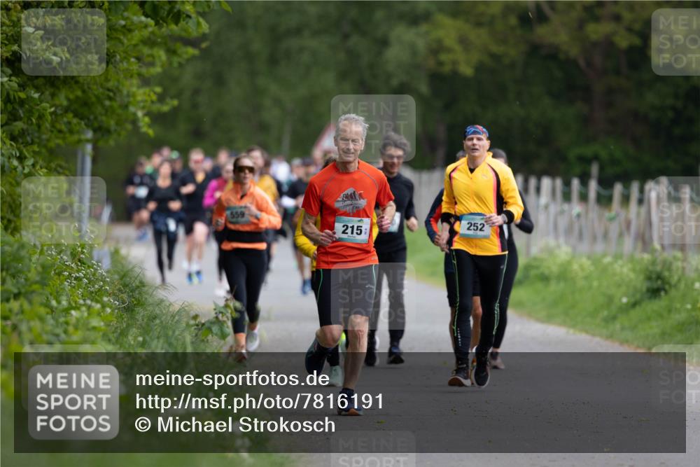 04.05.2025 - 8. Wedeler Halbmarathon Michael Strokosch http://msf.ph/oto/7816191 04.05.2025 10:48:40 Laufen 559, 252, 215 meine-sportfotos.de