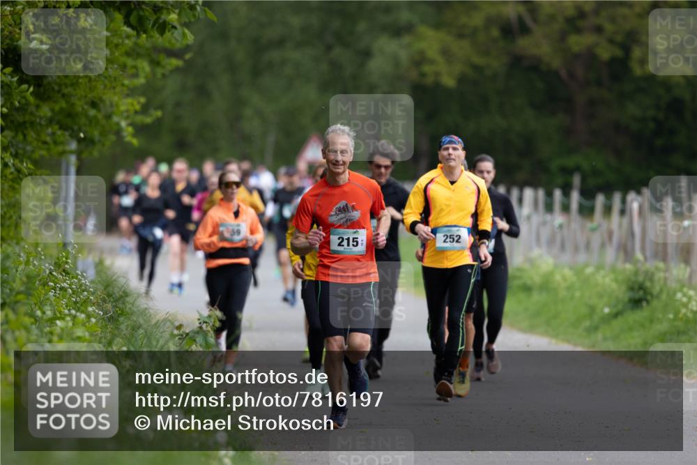 04.05.2025 - 8. Wedeler Halbmarathon Michael Strokosch http://msf.ph/oto/7816197 04.05.2025 10:48:41 Laufen 215, 252 meine-sportfotos.de