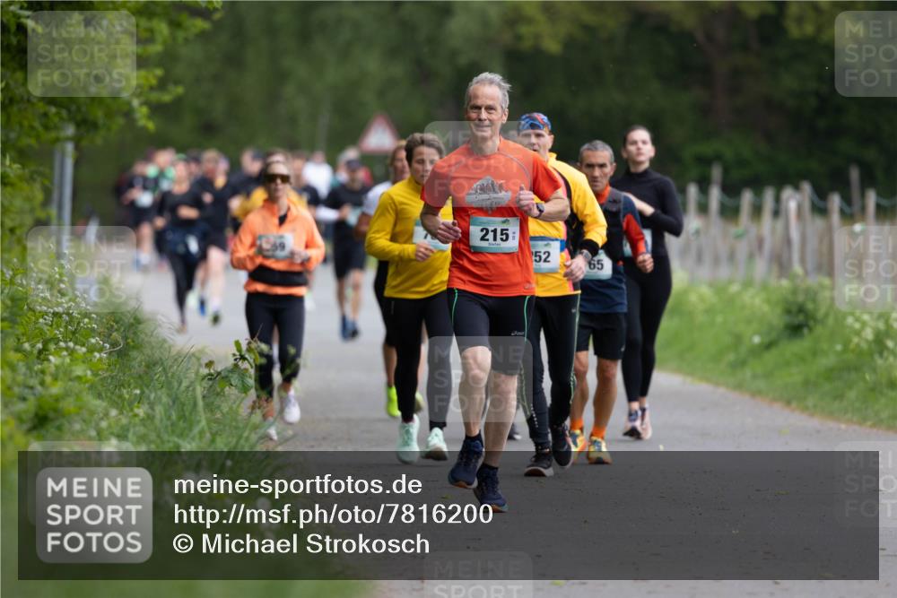 04.05.2025 - 8. Wedeler Halbmarathon Michael Strokosch http://msf.ph/oto/7816200 04.05.2025 10:48:42 Laufen 215, 52, 65 meine-sportfotos.de
