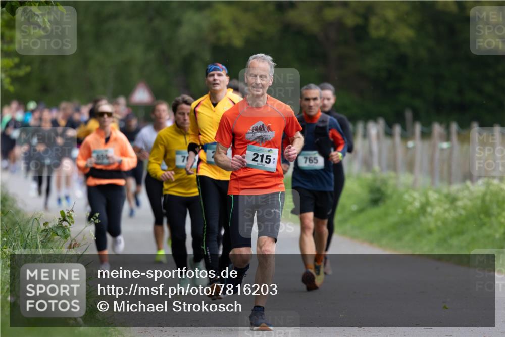 04.05.2025 - 8. Wedeler Halbmarathon Michael Strokosch http://msf.ph/oto/7816203 04.05.2025 10:48:44 Laufen 215, 765 meine-sportfotos.de