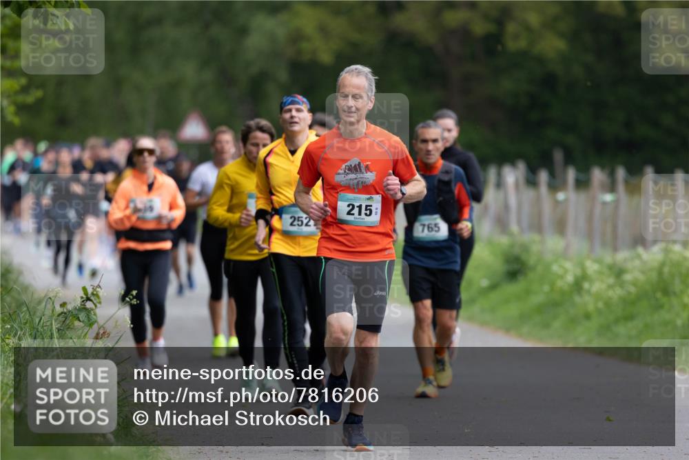04.05.2025 - 8. Wedeler Halbmarathon Michael Strokosch http://msf.ph/oto/7816206 04.05.2025 10:48:44 Laufen 252, 215, 765 meine-sportfotos.de