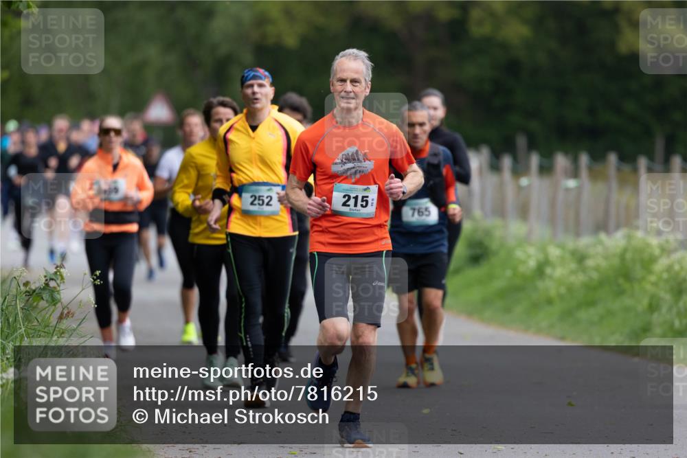 04.05.2025 - 8. Wedeler Halbmarathon Michael Strokosch http://msf.ph/oto/7816215 04.05.2025 10:48:45 Laufen 252, 215, 765 meine-sportfotos.de