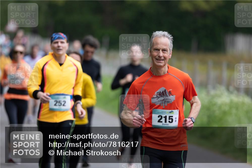 04.05.2025 - 8. Wedeler Halbmarathon Michael Strokosch http://msf.ph/oto/7816217 04.05.2025 10:48:50 Laufen 252, 2, 36, 215, 00, 88 meine-sportfotos.de