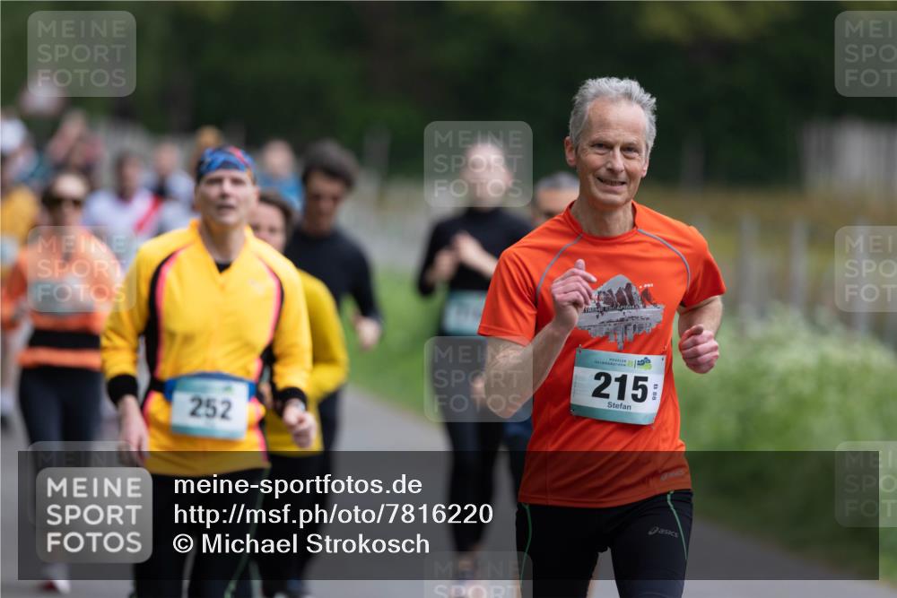 04.05.2025 - 8. Wedeler Halbmarathon Michael Strokosch http://msf.ph/oto/7816220 04.05.2025 10:48:50 Laufen 252, 215 meine-sportfotos.de
