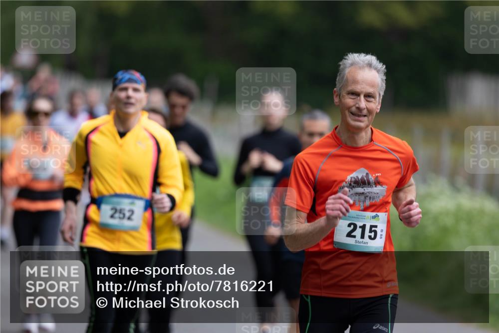 04.05.2025 - 8. Wedeler Halbmarathon Michael Strokosch http://msf.ph/oto/7816221 04.05.2025 10:48:50 Laufen 252, 215 meine-sportfotos.de