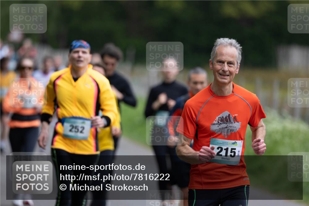 04.05.2025 - 8. Wedeler Halbmarathon Michael Strokosch http://msf.ph/oto/7816222 04.05.2025 10:48:50 Laufen 252, 215 meine-sportfotos.de