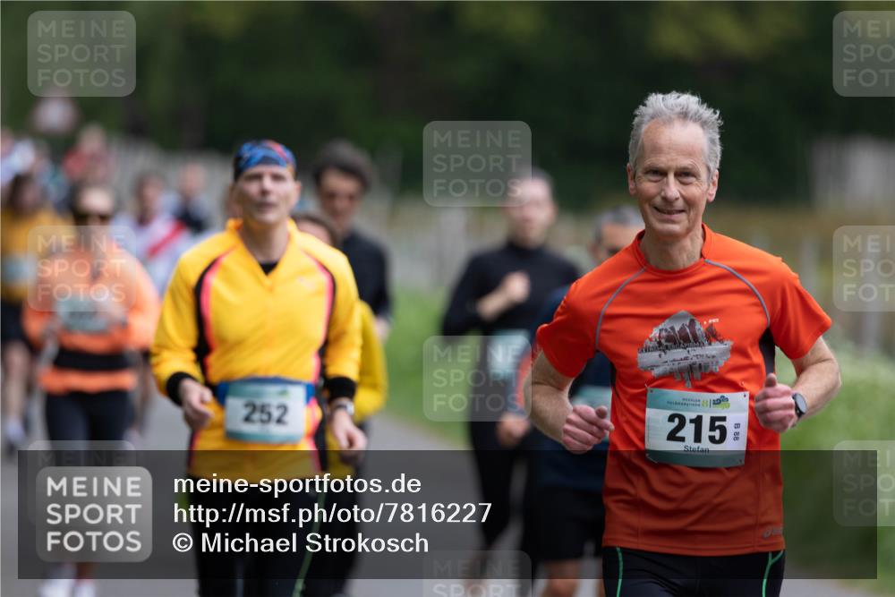04.05.2025 - 8. Wedeler Halbmarathon Michael Strokosch http://msf.ph/oto/7816227 04.05.2025 10:48:50 Laufen 252, 56, 215 meine-sportfotos.de