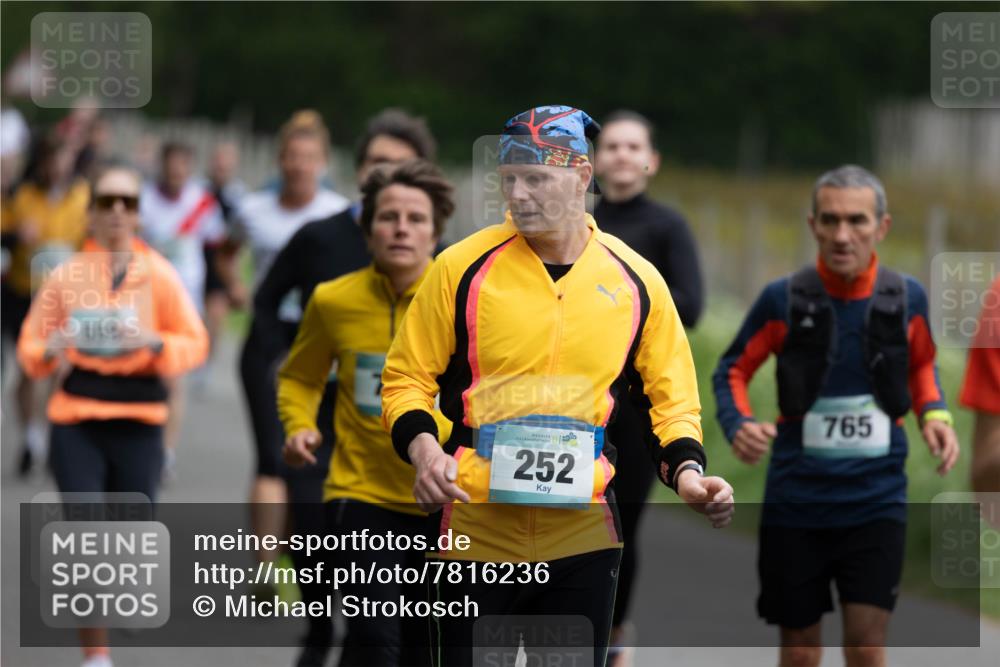 04.05.2025 - 8. Wedeler Halbmarathon Michael Strokosch http://msf.ph/oto/7816236 04.05.2025 10:48:52 Laufen 136, 252, 765 meine-sportfotos.de