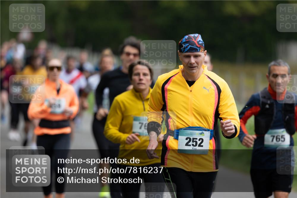 04.05.2025 - 8. Wedeler Halbmarathon Michael Strokosch http://msf.ph/oto/7816237 04.05.2025 10:48:52 Laufen 76, 15, 252, 765 meine-sportfotos.de