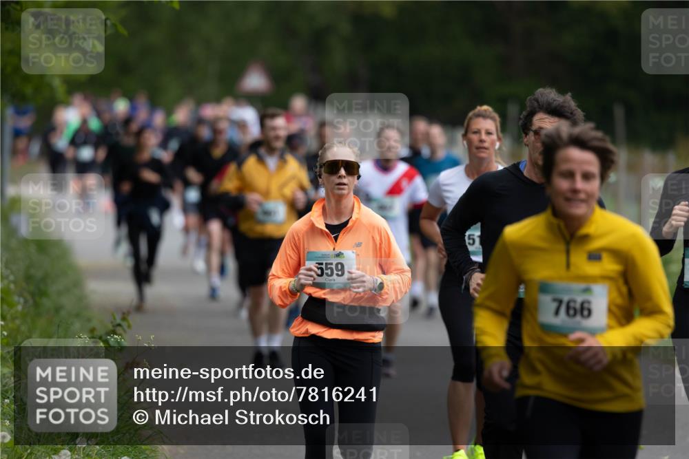 04.05.2025 - 8. Wedeler Halbmarathon Michael Strokosch http://msf.ph/oto/7816241 04.05.2025 10:48:53 Laufen 559, 51, 766 meine-sportfotos.de