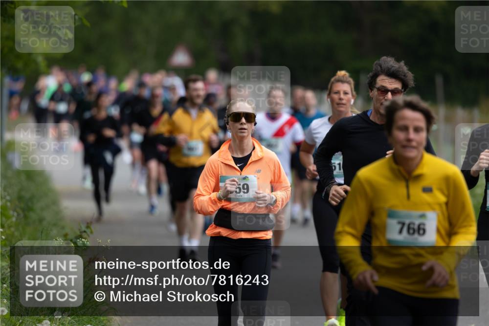 04.05.2025 - 8. Wedeler Halbmarathon Michael Strokosch http://msf.ph/oto/7816243 04.05.2025 10:48:53 Laufen 59, 51, 766 meine-sportfotos.de