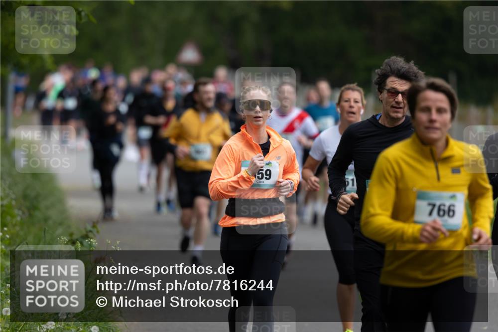 04.05.2025 - 8. Wedeler Halbmarathon Michael Strokosch http://msf.ph/oto/7816244 04.05.2025 10:48:53 Laufen 59, 766 meine-sportfotos.de
